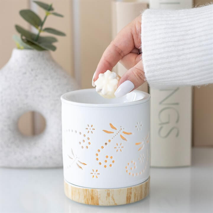 Waxbrander met libelle motief sfeerfoto