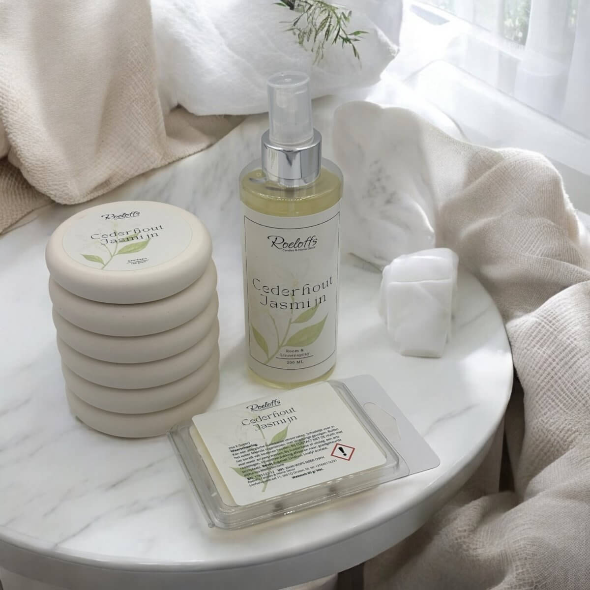 Cadeaupakket Cederhout - Jasmijn - Geniet van de helende geur van Cederhout - Jasmijn met dit geur cadeau.  Roeloffs Candles & Home Decor