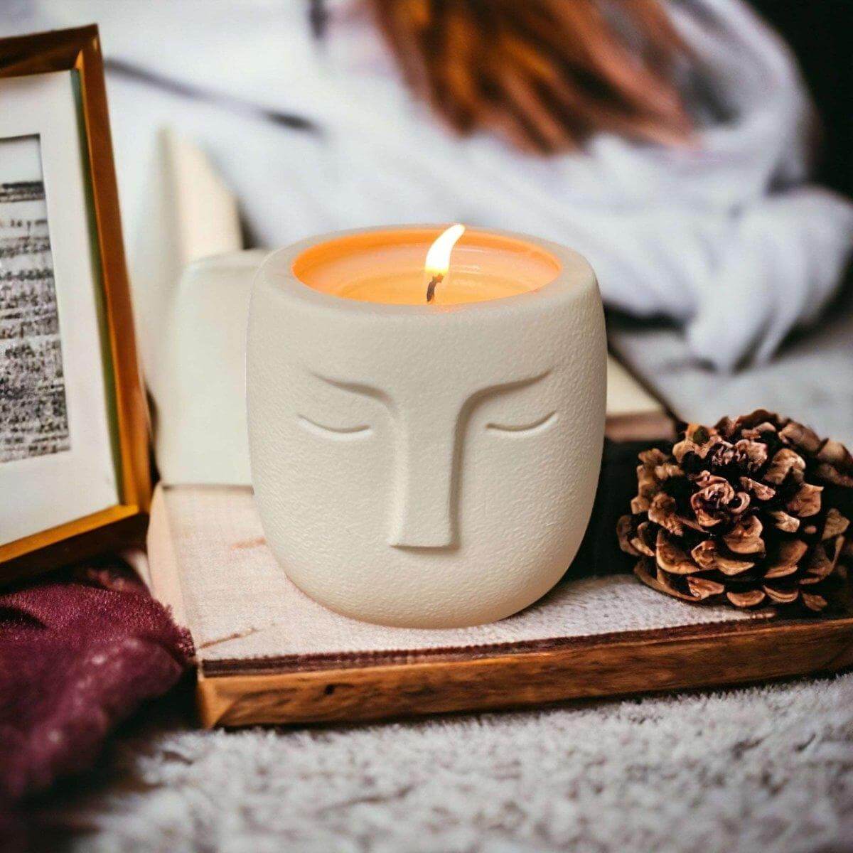 Geurkaars Inner Peace - Ontspan en vind dat diepe gevoel van innerlijke rust door de kracht van aromatherapie toe te passen. Deze handgemaakte geurkaars helpt jou je zorgen te vergeten Roeloffs Candles & Home Decor