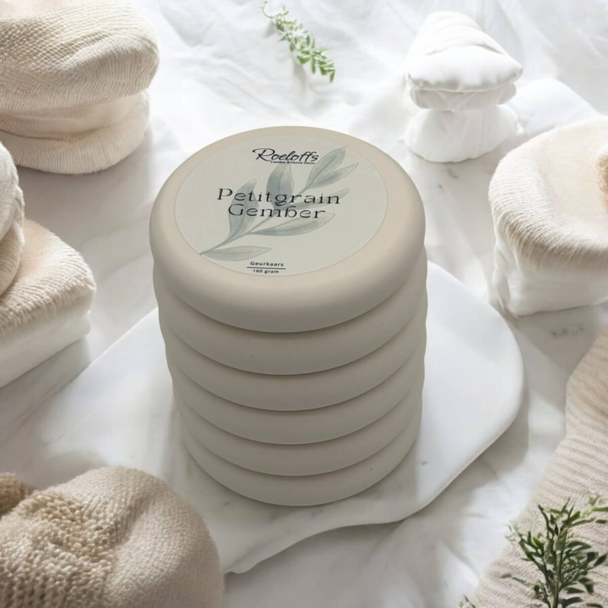 Geurkaars Petitgrain - Gember - Ervaar de kracht van aromatherapie met onze handgemaakte geurkaars. De geur van Petitgrain en Gember geeft je nieuwe energie en een boost van positiviteit. Roeloffs Candles & Home Decor