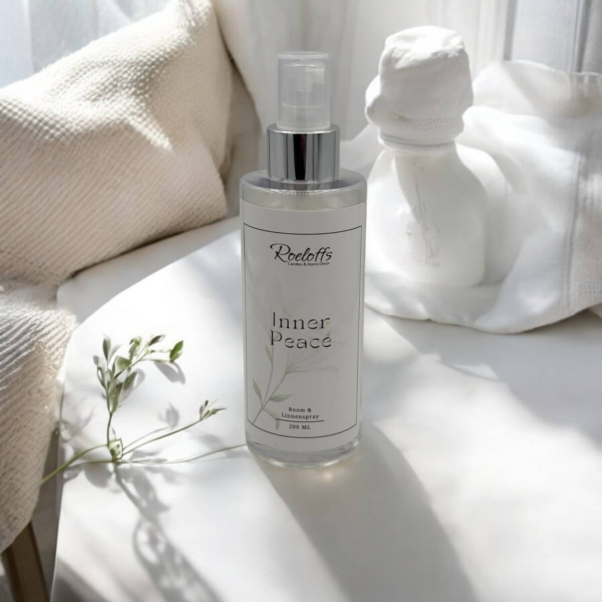 Roomspray Inner Peace - Ultieme rust en ontspanning, dat bereik je met de kracht van geur. Onze Inner Peace roomspray helpt jou om die innerlijke rust te voelen. Shop nu! Roeloffs Candles & Home Decor