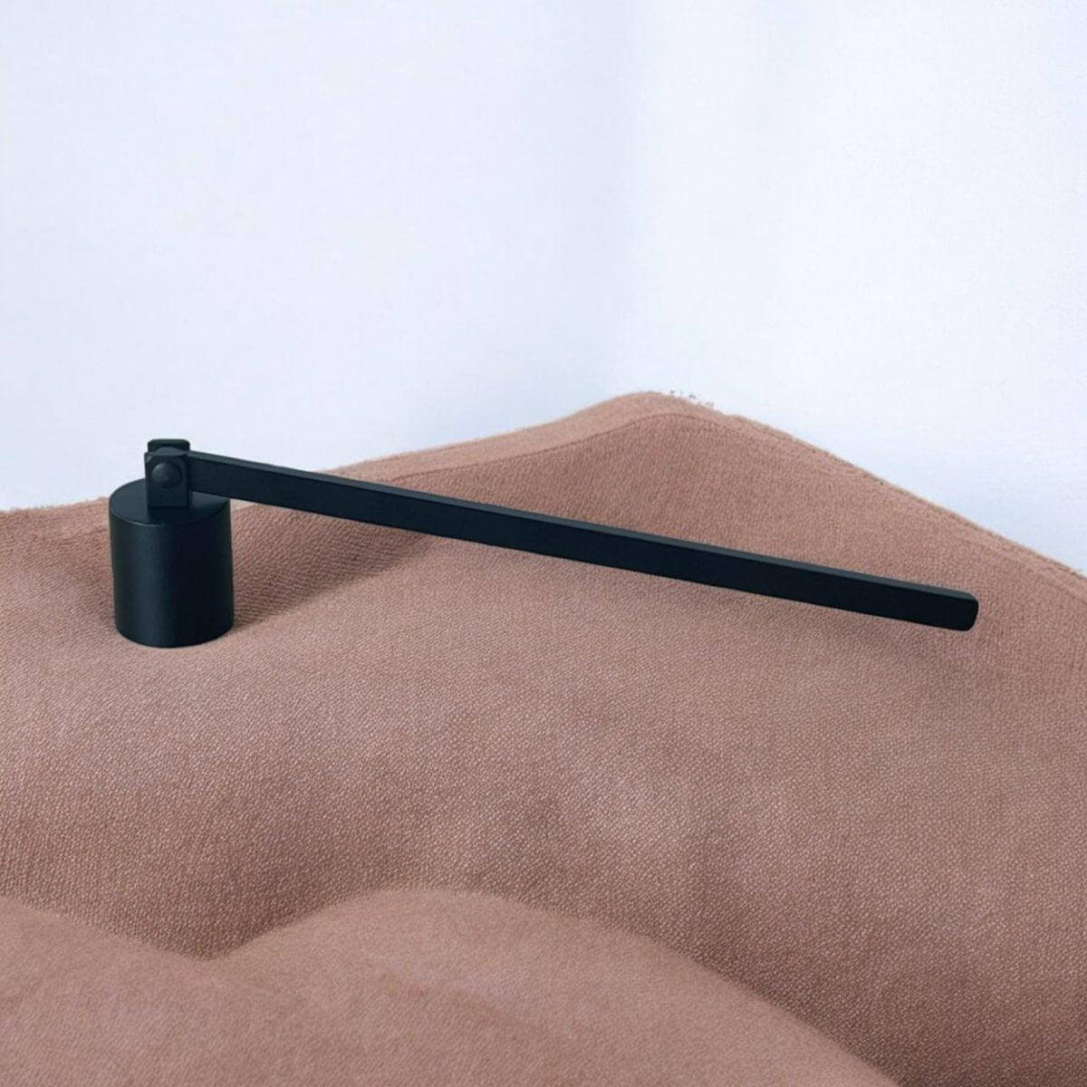 Set lontknipper & kaarsendover - Set kaarsendover en lontknipper voor optimale kaarsbeleving. Elegante zwarte set kaarsendover en lontknipper verlengt levensduur en verbetert gebruik. Roeloffs Candles & Home Decor