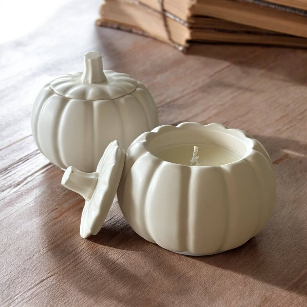 Voordeelbundel herfst geurkaarsen - Onze bestsellers zijn nu samen te koop voor een voordelige prijs! Je hoeft niet meer te kiezen, pompoen kaars en paddenstoel kaars samen in de sale! Roeloffs Candles & Home Decor
