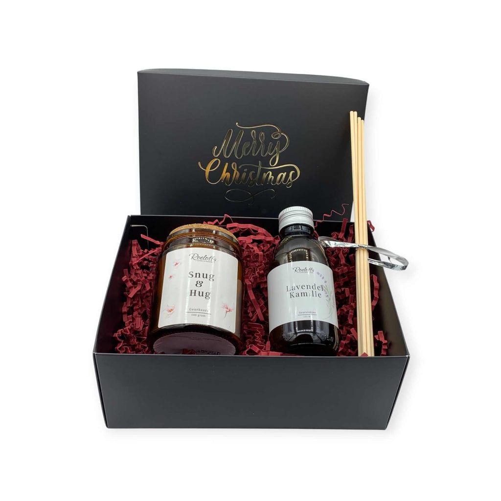 Kerstcadeau Rust met geurkaars Snug & Hug en kamerspray van Lavendel-Kamille in geschenkdoos