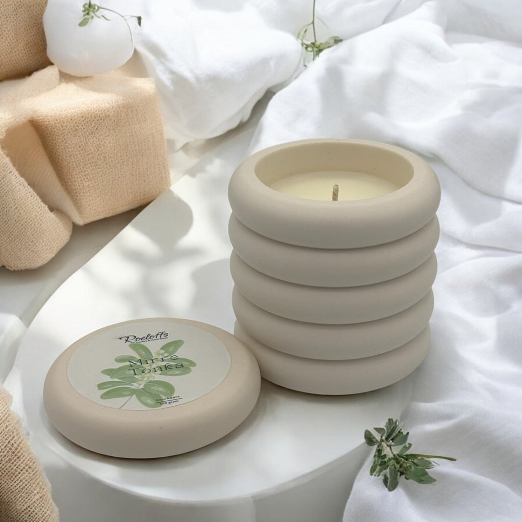 Geurkaars Mirre - Tonkaboon - Handgemaakte geurkaars met de sensuele geur van Mirre en Tonka geven je een warme en sensuele knuffel. Perfect om te ontspannen met de kracht van geur. Roeloffs Candles & Home Decor 