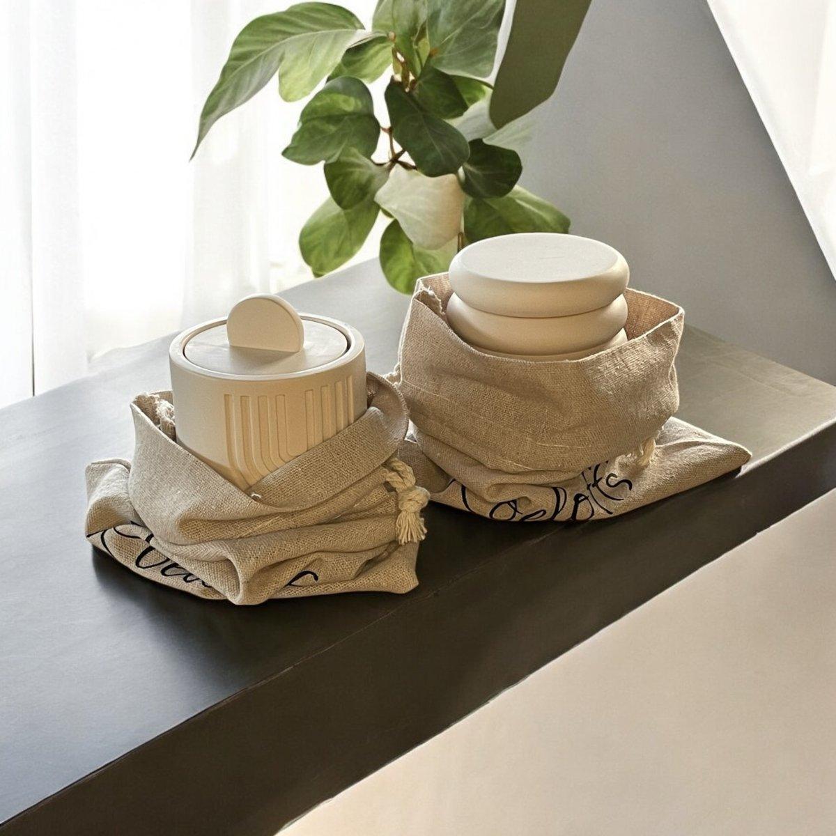 Geurkaars Winterbessen - Warmte en zoetheid breng je naar binnen, alsof je in een koude fruit tuin bent waar je zoveel bessen kunt plukken als je kunt dragen. Geniet van Aromatherapie thuis Roeloffs Candles & Home Decor 