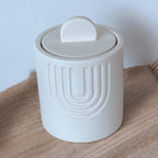 Geurkaars Winterbessen - Warmte en zoetheid breng je naar binnen, alsof je in een koude fruit tuin bent waar je zoveel bessen kunt plukken als je kunt dragen. Geniet van Aromatherapie thuis Roeloffs Candles & Home Decor 