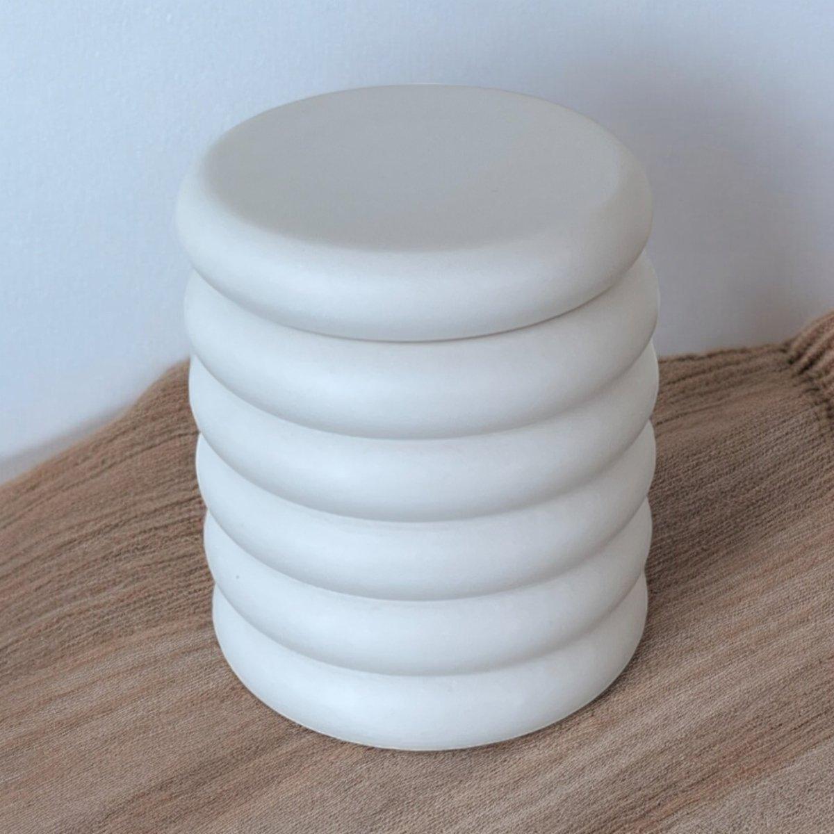 Geurkaars Winterbessen - Warmte en zoetheid breng je naar binnen, alsof je in een koude fruit tuin bent waar je zoveel bessen kunt plukken als je kunt dragen. Geniet van Aromatherapie thuis Roeloffs Candles & Home Decor 