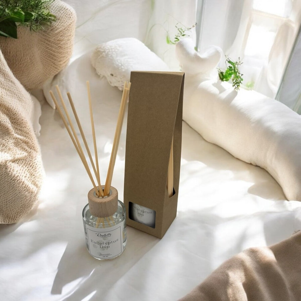 Geurstokjes Eucalyptus - Den - Ontdek de verfrissende geur van Eucalyptus - Den geurstokjes, alsof je in een winters koud dennenbos wandelt en voel de kracht van geur inwerken op welzijn Roeloffs Candles & Home Decor 