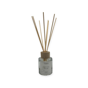 Geurstokjes Limoen - Musk - Geef jezelf energie en ontspanning op het zelfde moment met deze geurstokjes Limoen - Musk. Ervaar de kracht van aromatherapie en wellness geuren. Roeloffs Candles & Home Decor 