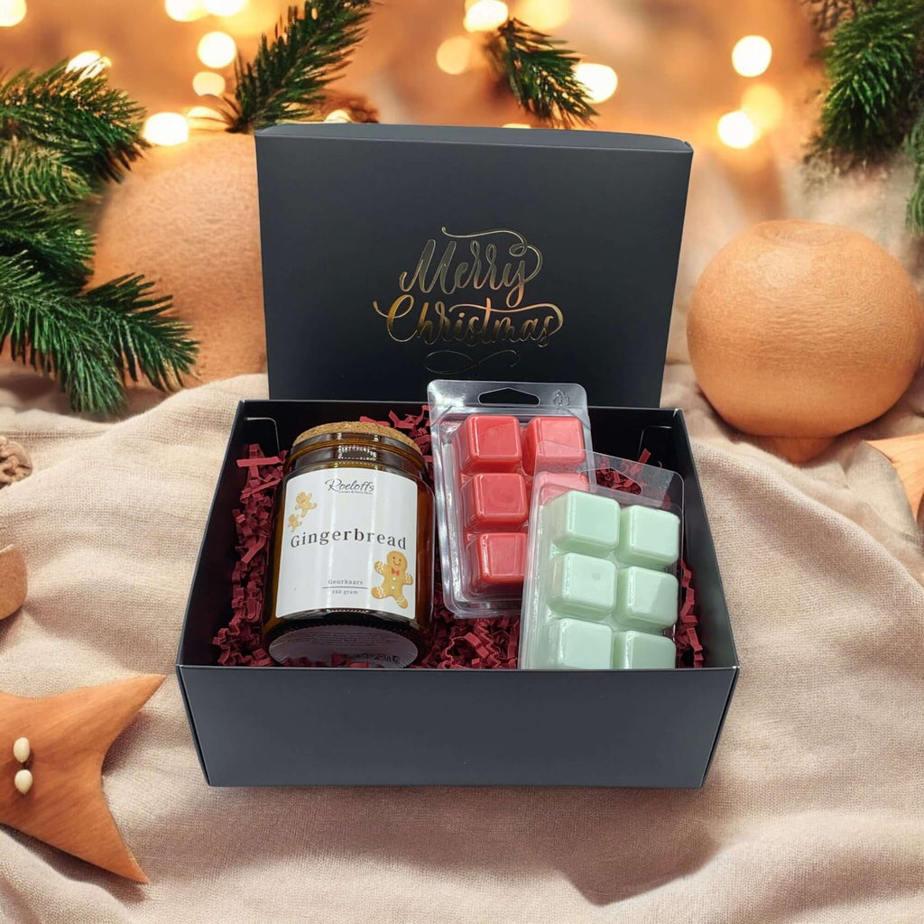 Kerstcadeau met geurkaars en waxmelts in een feestelijke geschenkdoos, perfect voor de kerst.