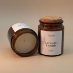 Lavendel Kamille candle with calming background