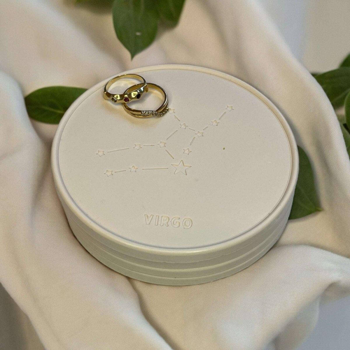 Onderzetters Sterrenbeeld Maagd - Op zoek naar slow living woondecoratie onderzetters met het Maagd sterrenbeeld? Ontdek onze Onderzetters Maagd Sterrenbeeld voor een unieke touch in jouw interieur. Roeloffs Candles & Home Decor 