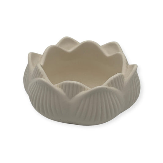 Woondecoratie Waxinelichthouder Lotus - Waxinelichthouder Lotus voor slow living interieur. Creëer een serene sfeer met deze elegante houder. Lotus waxinelichthouder voor perfect kaarslicht. Roeloffs Candles & Home Decor 