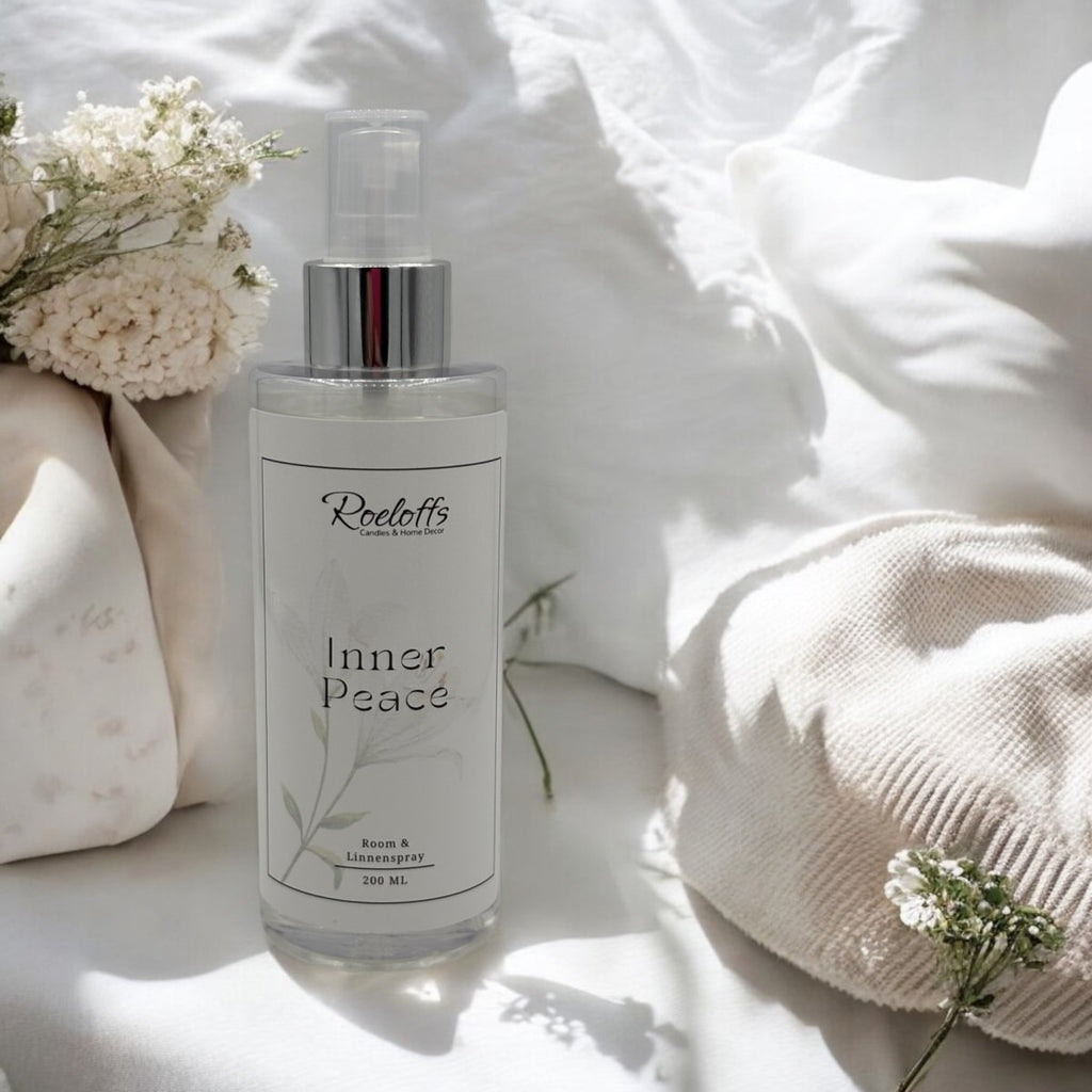 Roomspray Inner Peace - Ultieme rust en ontspanning, dat bereik je met de kracht van geur. Onze Inner Peace roomspray helpt jou om die innerlijke rust te voelen. Shop nu! Roeloffs Candles & Home Decor 