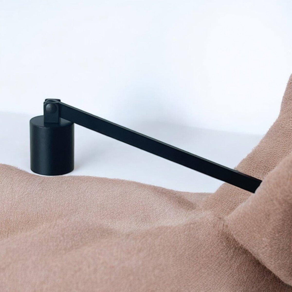 Set lontknipper & kaarsendover - Set kaarsendover en lontknipper voor optimale kaarsbeleving. Elegante zwarte set kaarsendover en lontknipper verlengt levensduur en verbetert gebruik. Roeloffs Candles & Home Decor 