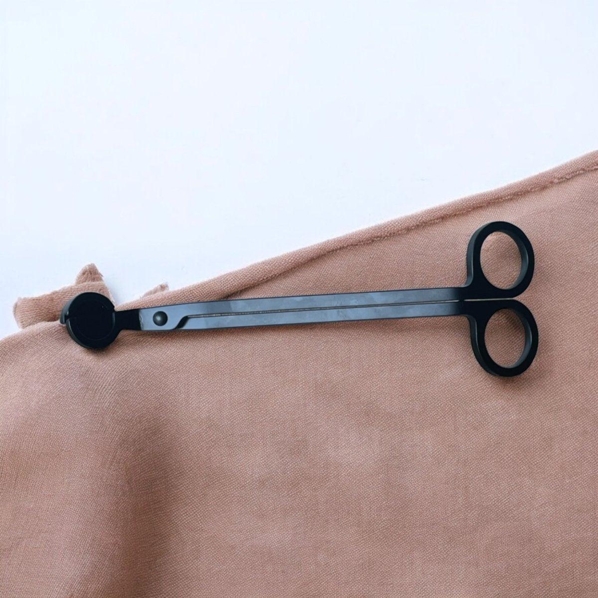 Set lontknipper & kaarsendover - Set kaarsendover en lontknipper voor optimale kaarsbeleving. Elegante zwarte set kaarsendover en lontknipper verlengt levensduur en verbetert gebruik. Roeloffs Candles & Home Decor 