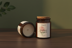 Twee Hidden Garden-kaarsen in een warme editorial setting