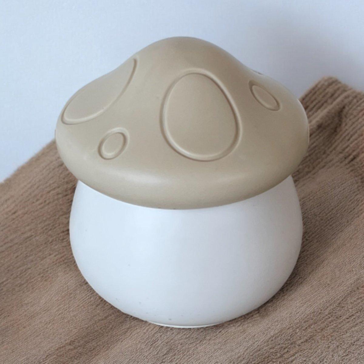 Voordeelbundel herfst geurkaarsen - Onze bestsellers zijn nu samen te koop voor een voordelige prijs! Je hoeft niet meer te kiezen, pompoen kaars en paddenstoel kaars samen in de sale! Roeloffs Candles & Home Decor 