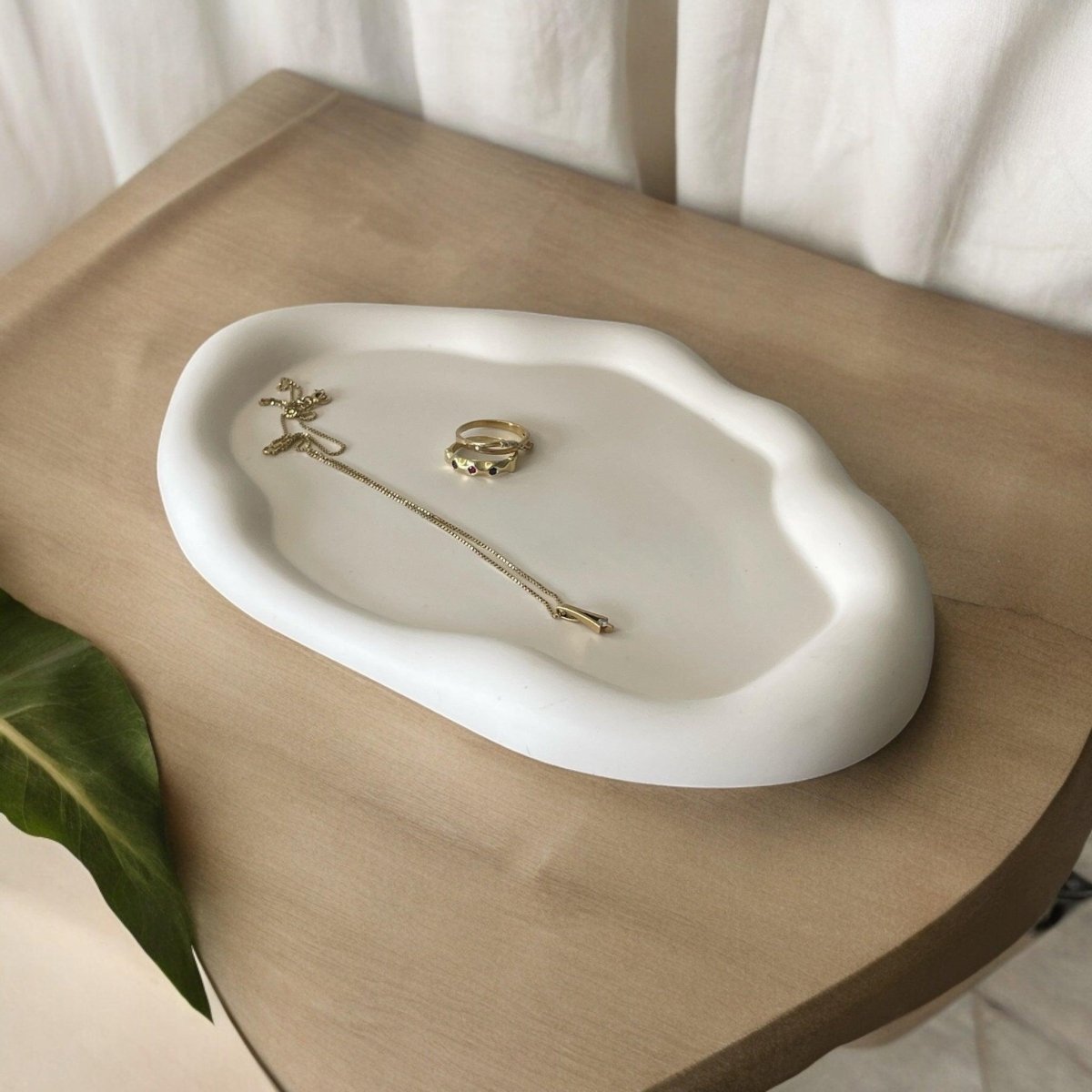 Woondecoratie Schaal Wolk #2 - Woondecoratie creëert rust en ontspanning. Ontdek onze handgemaakte woondecoraties en woonaccessoires voor jouw slow living interieur. Roeloffs Candles & Home Decor 
