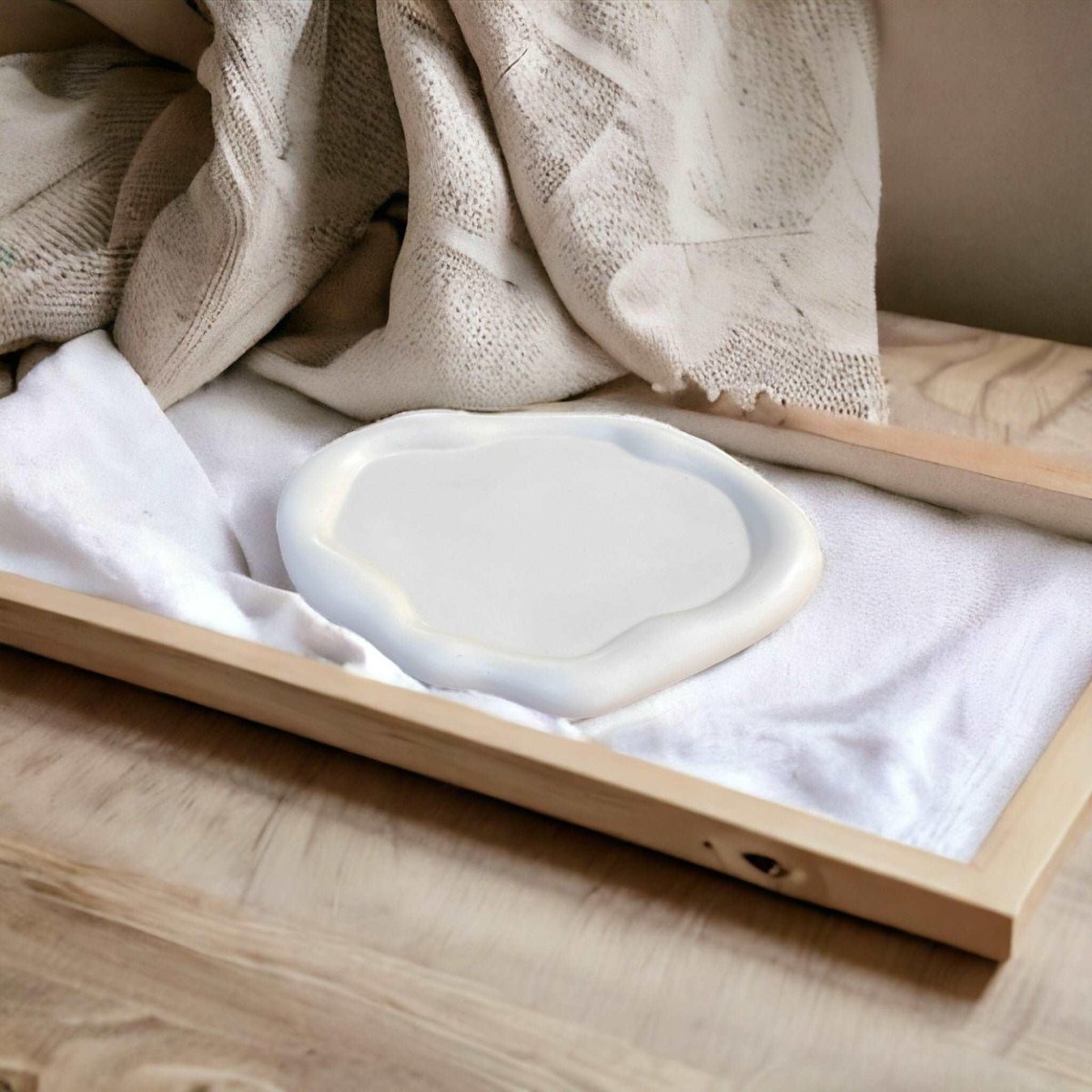 Woondecoratie Schaal Wolk #2 - Woondecoratie creëert rust en ontspanning. Ontdek onze handgemaakte woondecoraties en woonaccessoires voor jouw slow living interieur. Roeloffs Candles & Home Decor 